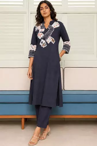 Women Printed Regular Kurta with Trousers