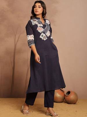 Women Printed Regular Kurta with Trousers 3