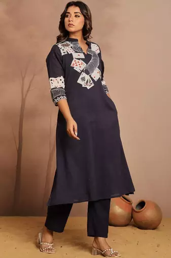 Women Printed Regular Kurta with Trousers