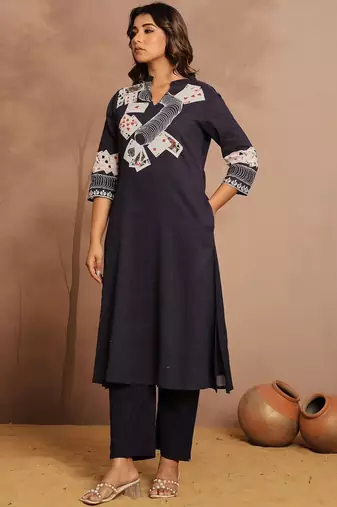 Women Printed Regular Kurta with Trousers