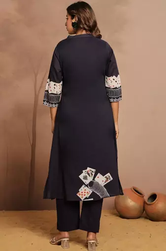 Women Printed Regular Kurta with Trousers