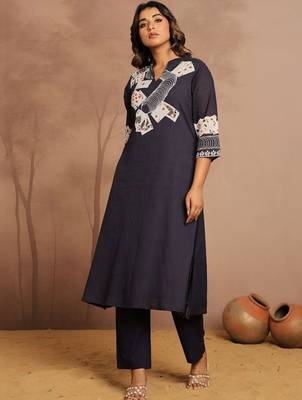 Women Printed Regular Kurta with Trousers 6