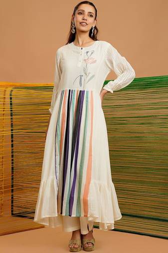 Women Printed Tiered Kurta with Trousers