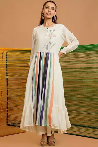 Women Printed Tiered Kurta with Trousers