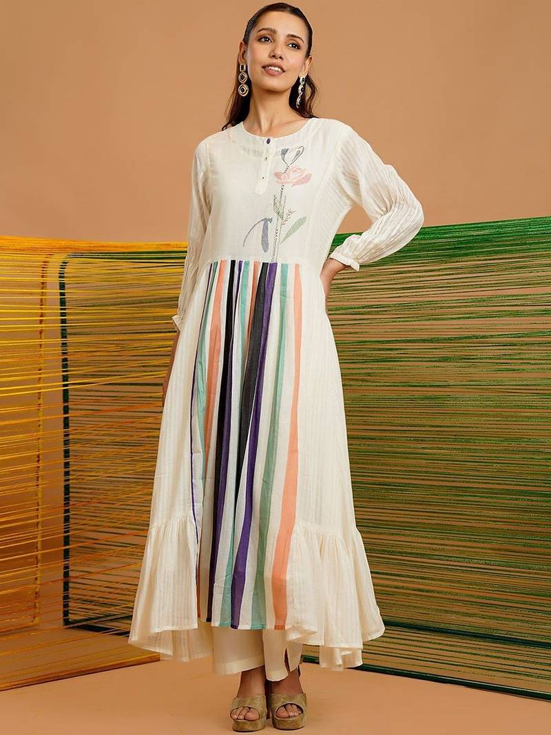 Women Printed Tiered Kurta with Trousers
