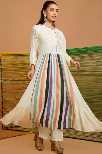 Women Printed Tiered Kurta with Trousers