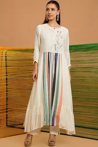Women Printed Tiered Kurta with Trousers