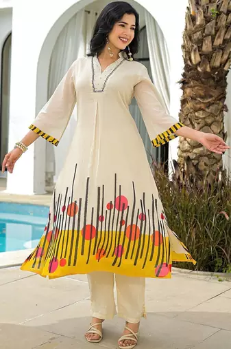 Women Printed Panelled Thread Work Kurta with Trousers