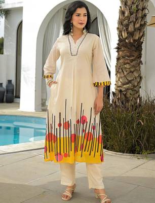 Women Printed Panelled Thread Work Kurta with Trousers 6