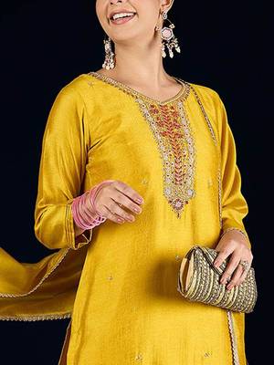 Floral Yoke Design Beads & Stones Straight Kurta With Trousers & Dupatta 2