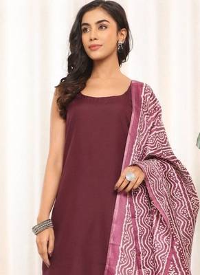 Violet Square Neck Sleeveless Straight Kurta With Trousers & Dupatta 2