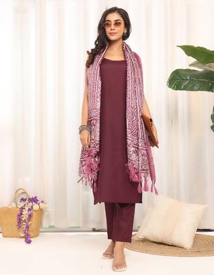 Violet Square Neck Sleeveless Straight Kurta With Trousers & Dupatta 3