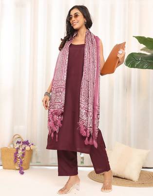 Violet Square Neck Sleeveless Straight Kurta With Trousers & Dupatta 1