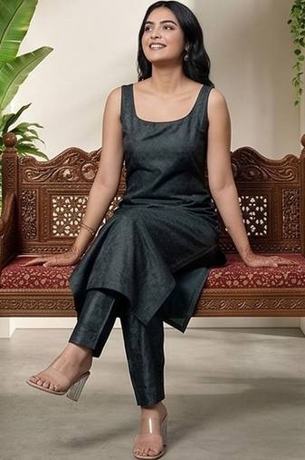 Women Regular Kurta with Trousers