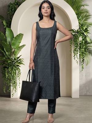 Women Regular Kurta with Trousers 3