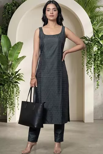 Women Regular Kurta with Trousers