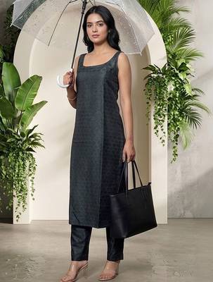 Women Regular Kurta with Trousers 4