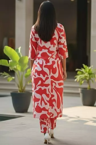 Women Printed Regular Kurta with Trousers