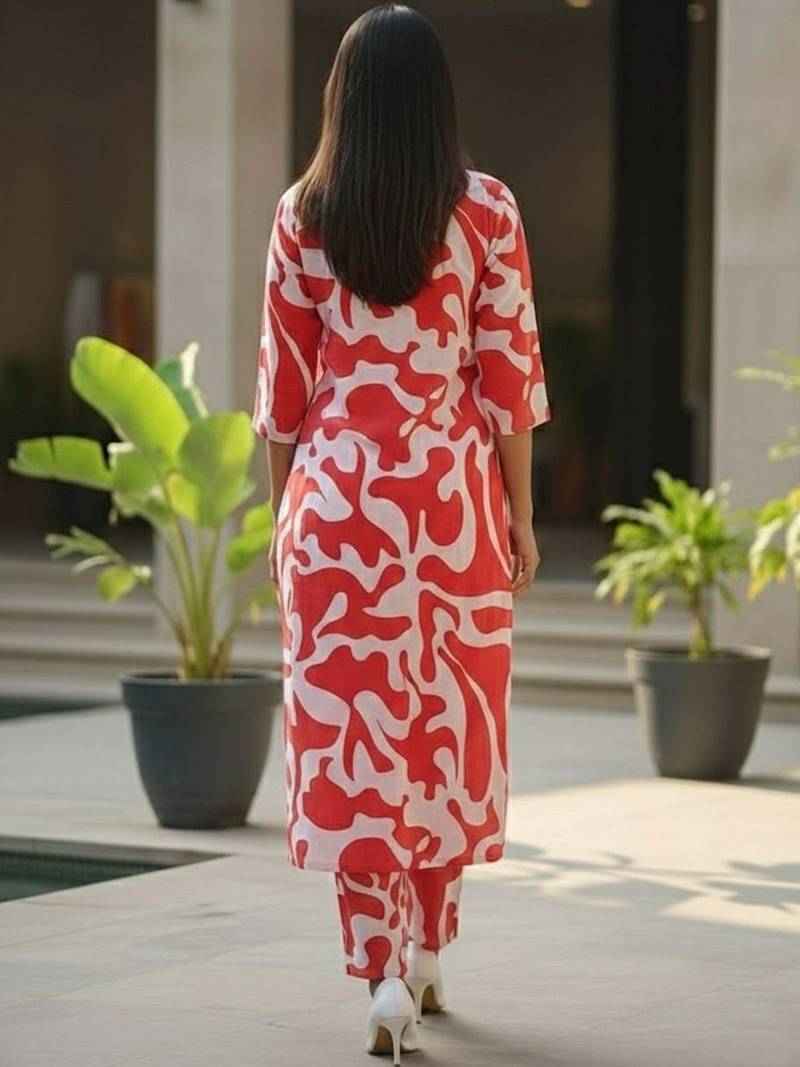 Women Printed Regular Kurta with Trousers