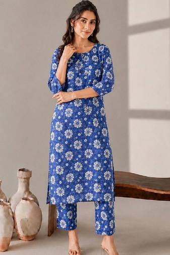 Women Floral Printed Regular Kurta with Trousers