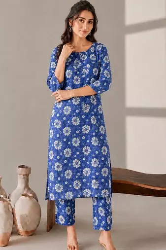 Women Floral Printed Regular Kurta with Trousers