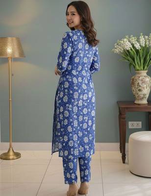 Women Floral Printed Regular Kurta with Trousers 3
