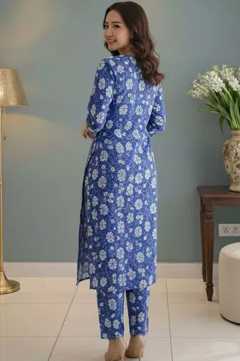 Women Floral Printed Regular Kurta with Trousers
