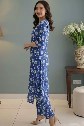 Women Floral Printed Regular Kurta with Trousers