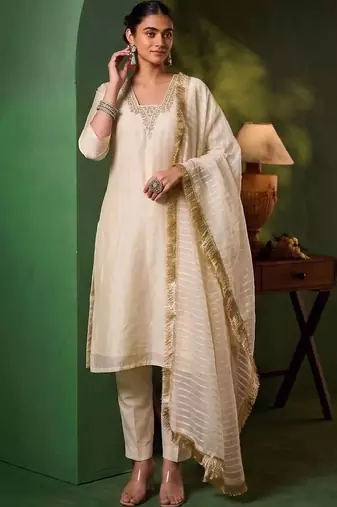 Women Embroidered Regular Thread Work Kurta with Trousers & With Dupatta