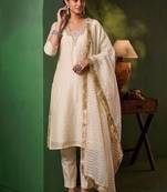 Women Embroidered Regular Thread Work Kurta with Trousers & With Dupatta