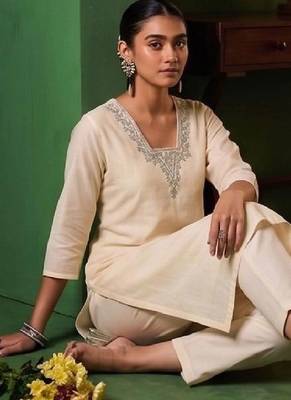 Women Embroidered Regular Thread Work Kurta with Trousers & With Dupatta 2