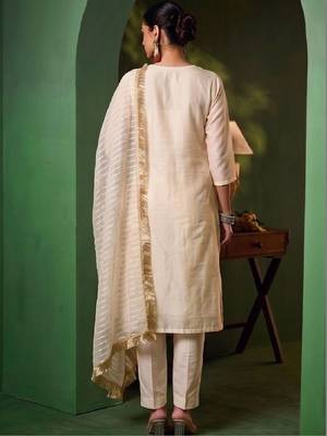 Women Embroidered Regular Thread Work Kurta with Trousers & With Dupatta 7