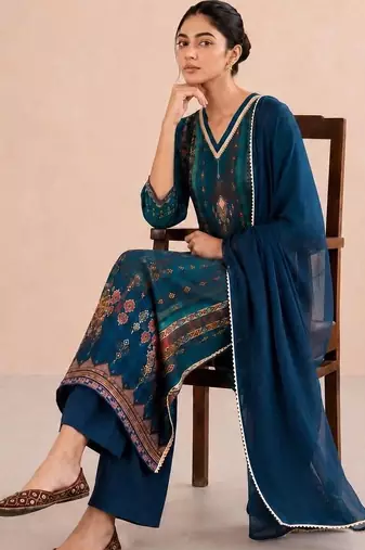 Women Ethnic Motifs Printed Regular Kurta with Trousers & With Dupatta