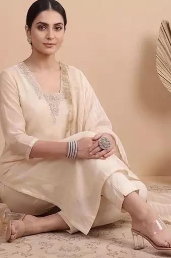 Women Ethnic Motifs Embroidered Regular Thread Work Kurta with Trousers & With Dupatta