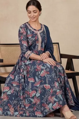 Women Floral Printed Regular Thread Work Pure Cotton Kurta with Trousers & With Dupatta