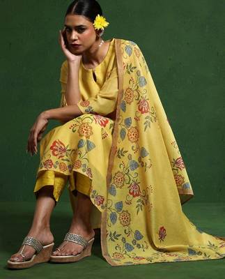 Floral Embroidered Sequinned Chanderi Silk Kurta with Trousers & Dupatta 2