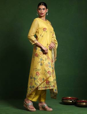 Floral Embroidered Sequinned Chanderi Silk Kurta with Trousers & Dupatta 3