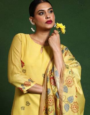 Floral Embroidered Sequinned Chanderi Silk Kurta with Trousers & Dupatta 4
