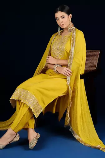 Women Ethnic Motifs Embroidered Regular Thread Work Kurta with Trousers & With Dupatta