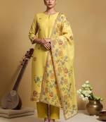 Women Floral Printed Regular Chanderi Silk Kurta with Trousers & With Dupatta