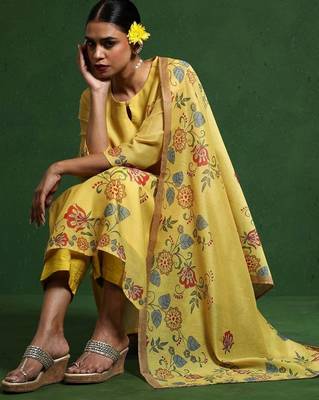 Women Floral Printed Regular Chanderi Silk Kurta with Trousers & With Dupatta 2