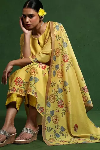 Women Floral Printed Regular Chanderi Silk Kurta with Trousers & With Dupatta