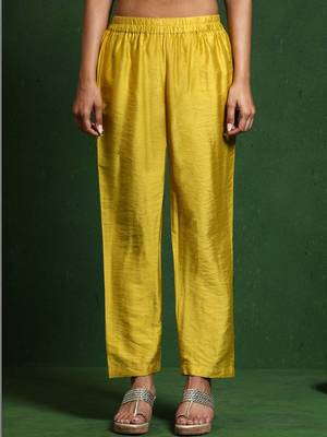 Women Floral Printed Regular Chanderi Silk Kurta with Trousers & With Dupatta 3