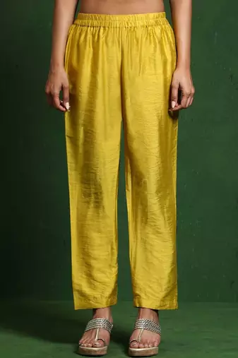 Women Floral Printed Regular Chanderi Silk Kurta with Trousers & With Dupatta