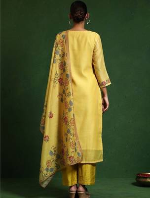Women Floral Printed Regular Chanderi Silk Kurta with Trousers & With Dupatta 4