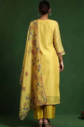 Women Floral Printed Regular Chanderi Silk Kurta with Trousers & With Dupatta