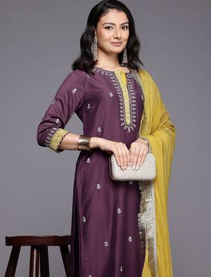 Floral Embroidered Zari Kurta With Palazzos & Dupatta 1