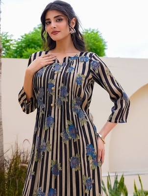 Women Printed Regular Kurta with Trousers 2