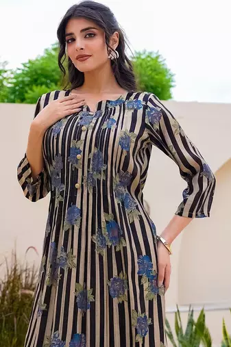 Women Printed Regular Kurta with Trousers