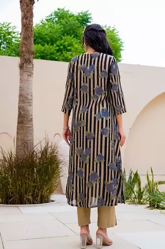 Women Printed Regular Kurta with Trousers